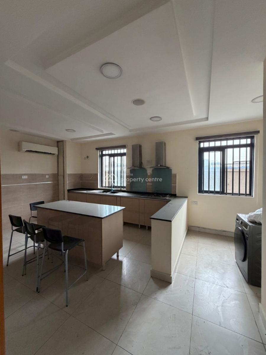 3bedrooms Flat with Bq Pool and Gym, Lekki Phase1, Lekki Phase 1, Lekki, Lagos, Flat / Apartment for Rent