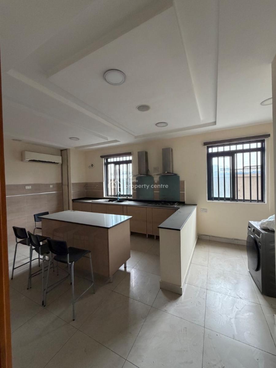 3bedrooms Flat with Bq Pool and Gym, Lekki Phase1, Lekki Phase 1, Lekki, Lagos, Flat / Apartment for Rent