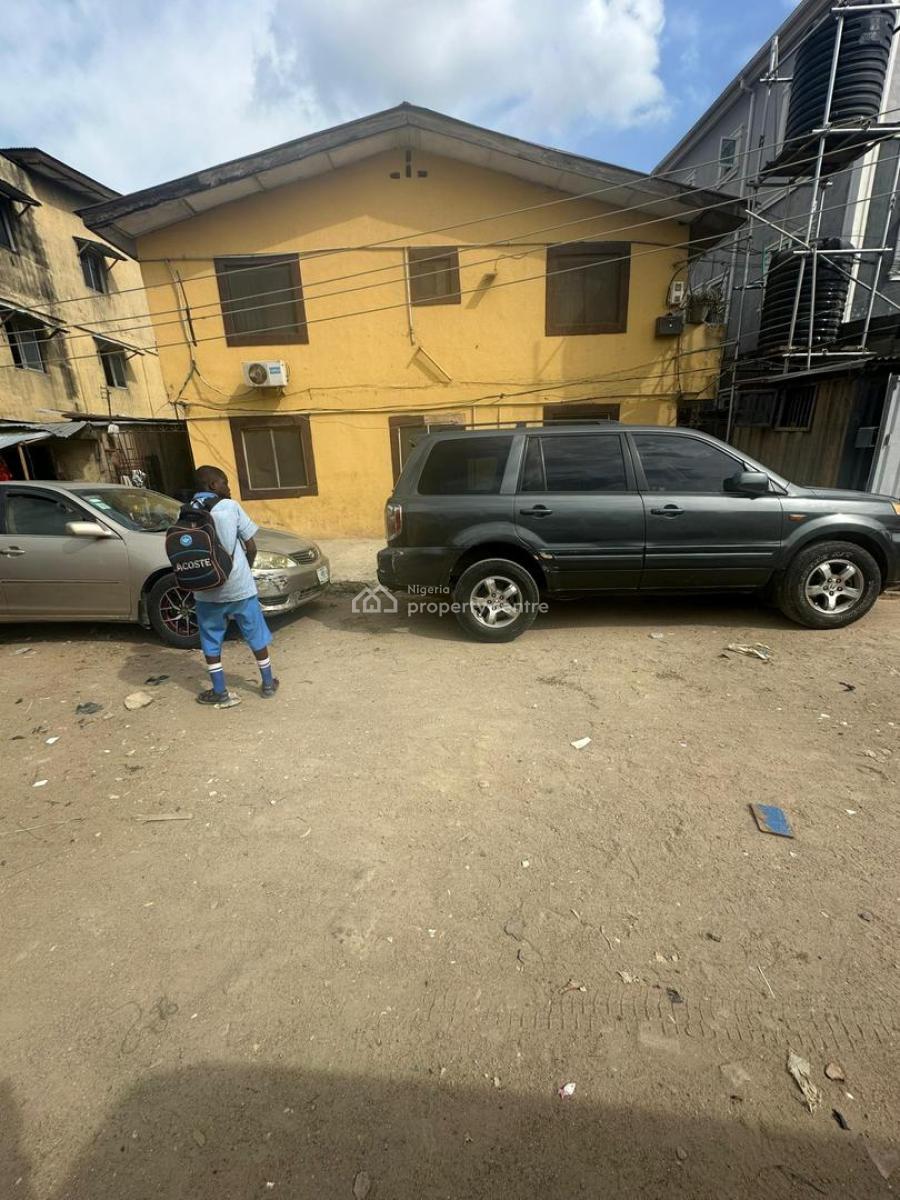 a Renovatable Storey Building Comprising of 8 Miniflats and 13 Studio, Akoka, Akoka, Yaba, Lagos, Block of Flats for Sale