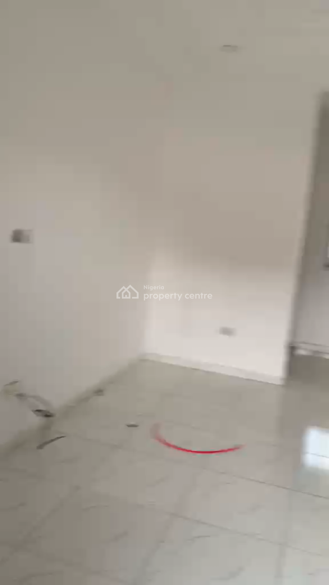 Spacious 2 Bedroom Upstairs, Coded Estate in Chevron Lagos, Lekki, Lagos, Flat / Apartment for Rent