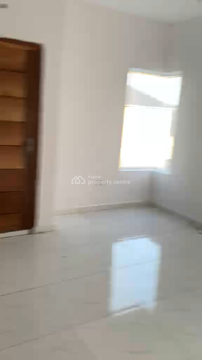 Spacious 2 Bedroom Upstairs, Coded Estate in Chevron Lagos, Lekki, Lagos, Flat / Apartment for Rent