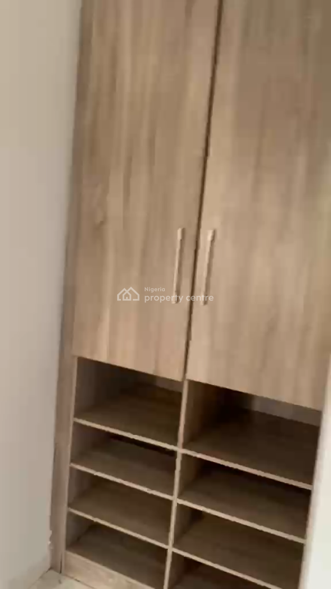 Spacious 2 Bedroom Upstairs, Coded Estate in Chevron Lagos, Lekki, Lagos, Flat / Apartment for Rent