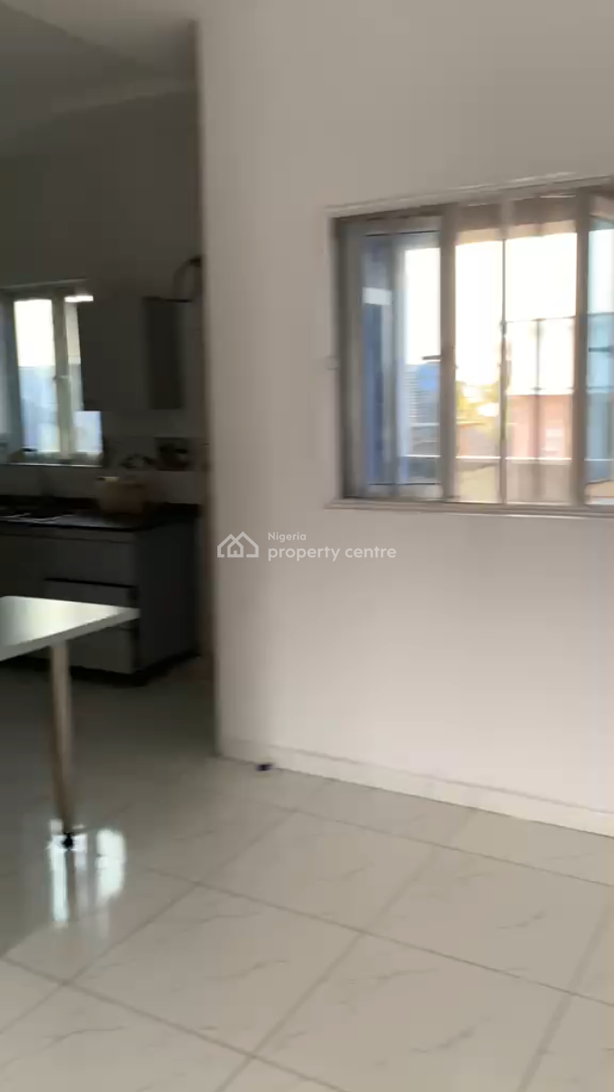 Spacious 2 Bedroom Upstairs, Coded Estate in Chevron Lagos, Lekki, Lagos, Flat / Apartment for Rent