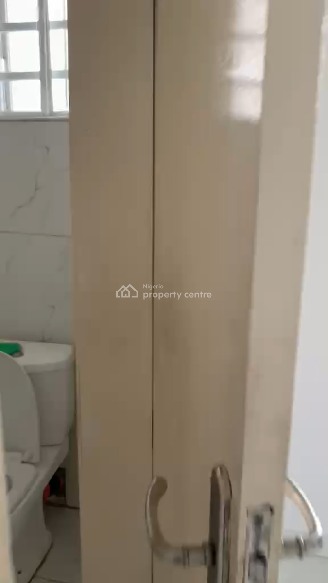 Spacious 2 Bedroom Upstairs, Coded Estate in Chevron Lagos, Lekki, Lagos, Flat / Apartment for Rent