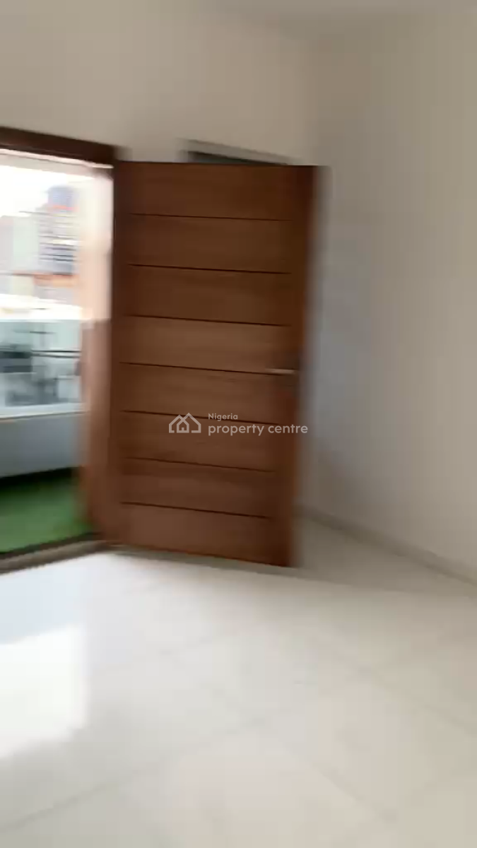 Spacious 2 Bedroom Upstairs, Coded Estate in Chevron Lagos, Lekki, Lagos, Flat / Apartment for Rent