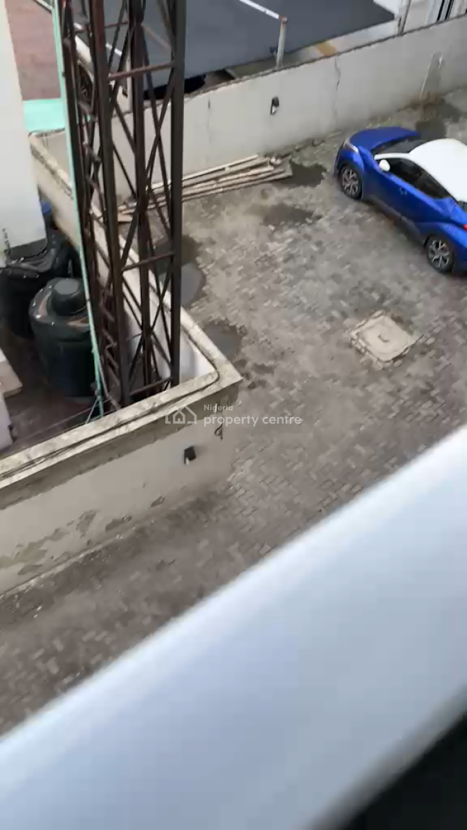 Spacious 2 Bedroom Upstairs, Coded Estate in Chevron Lagos, Lekki, Lagos, Flat / Apartment for Rent