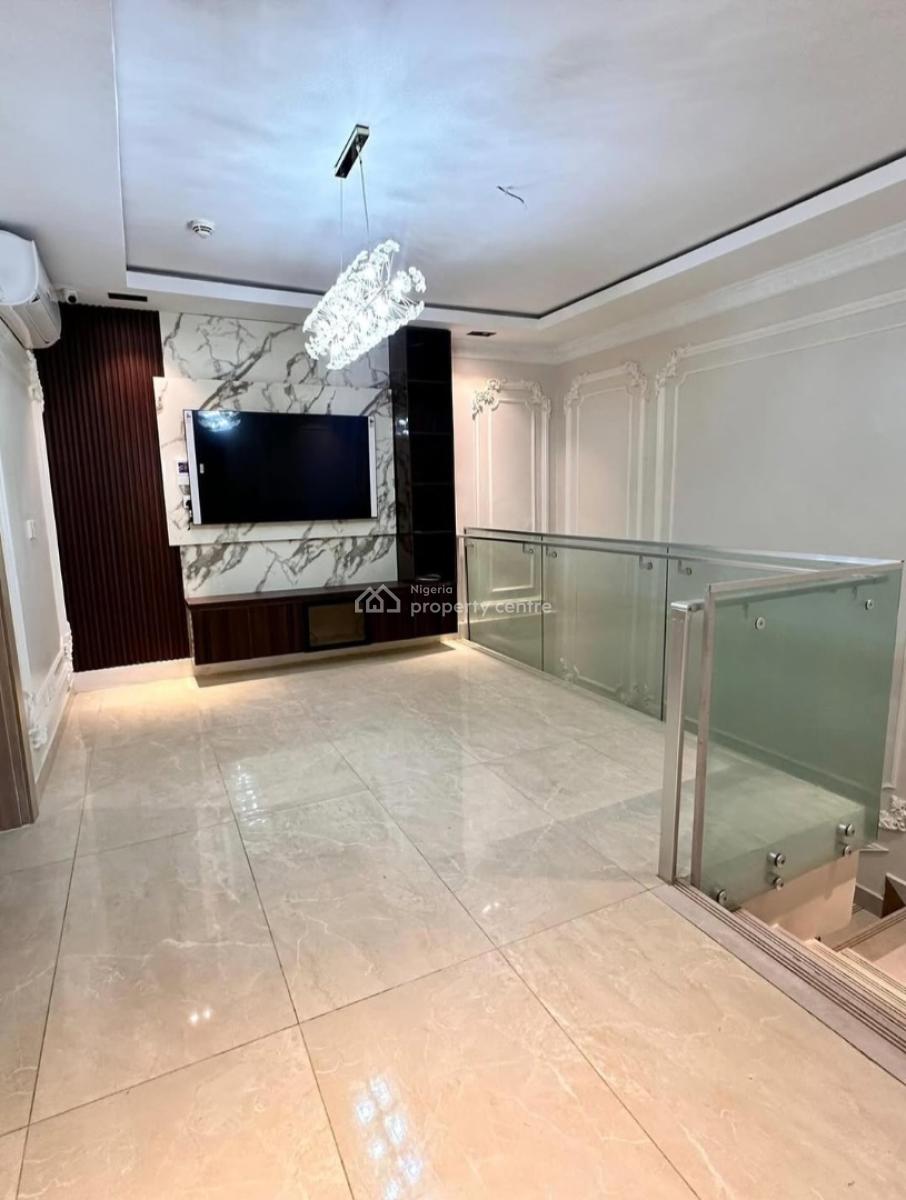 Serviced with with 24/7 Power Supply 4 Bedroom En-suite Maisonette Pen, Lekki Phase 1, Lekki, Lagos, House for Rent