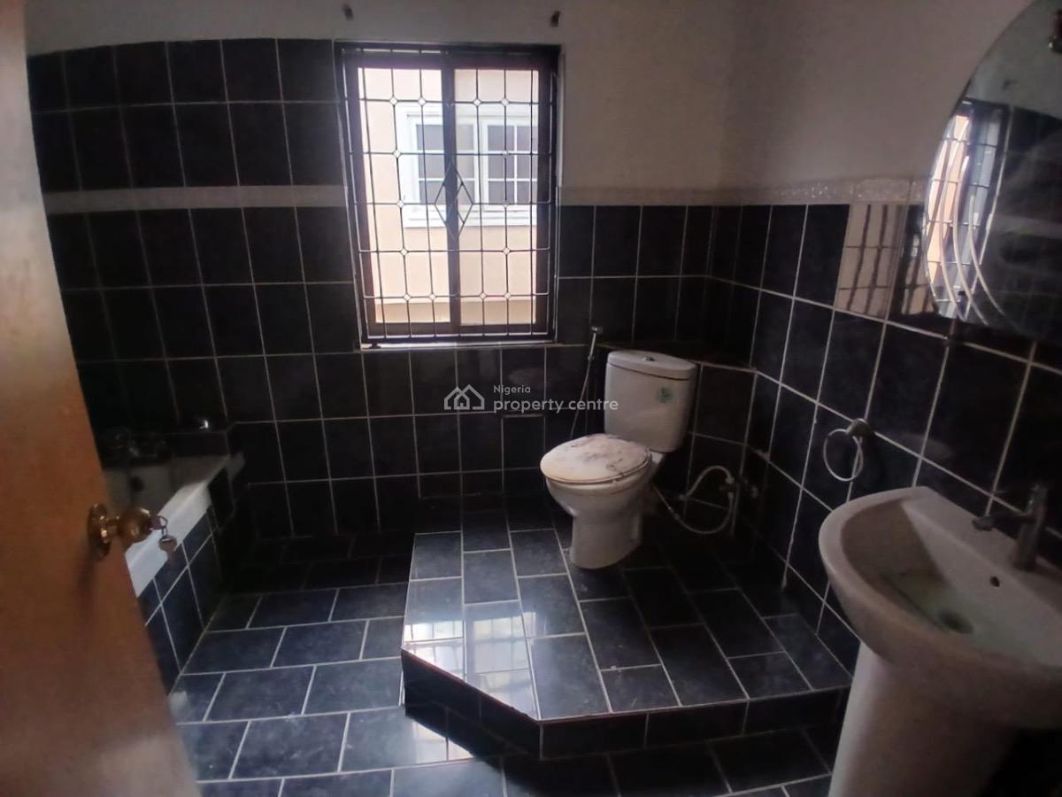 Well Maintained 4bedroom Semi Detached House with Bq, Off Admiralty Way Lekki Phase1 Lagos, Lekki, Lagos, Semi-detached Duplex for Rent