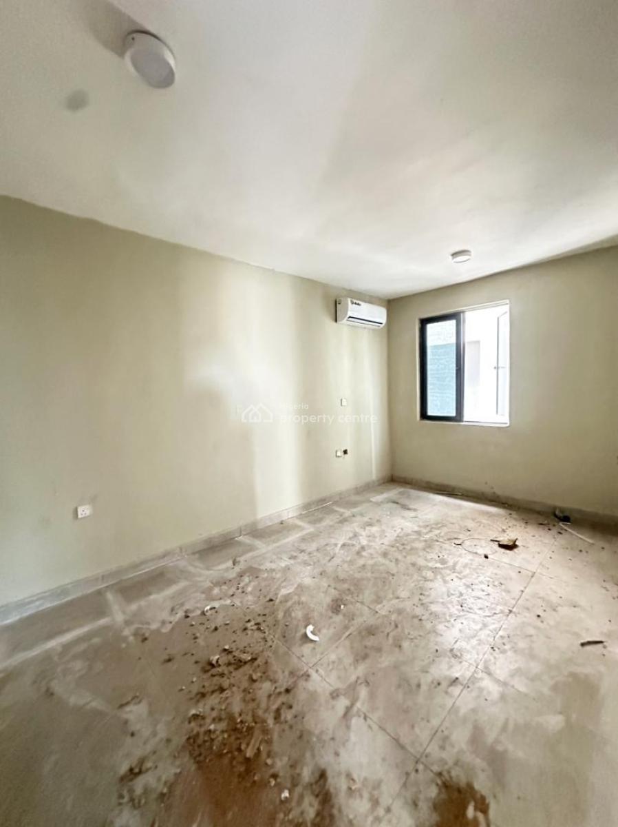 2 Bedroom Apartment, Surulere, Lagos, Block of Flats for Sale