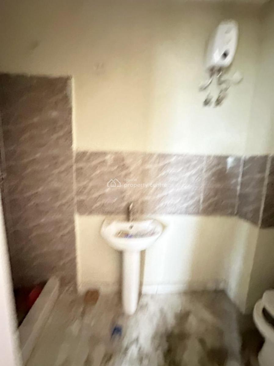 2 Bedroom Apartment, Surulere, Lagos, Block of Flats for Sale