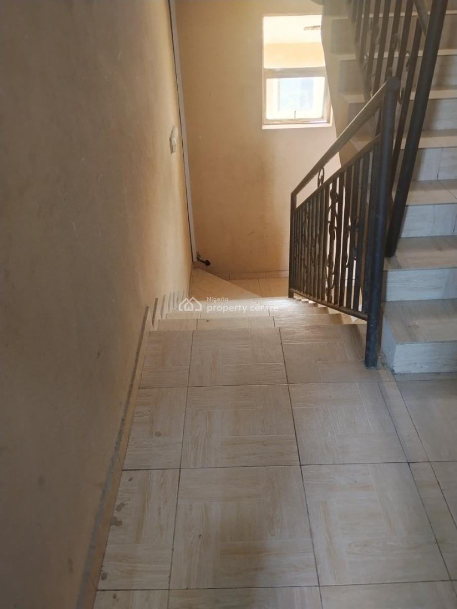 Luxury 2 Bedroom Ensuite Upstairs and Clean with Excellent Facility, Westwood, Badore, Ajah, Lagos, Flat / Apartment for Rent