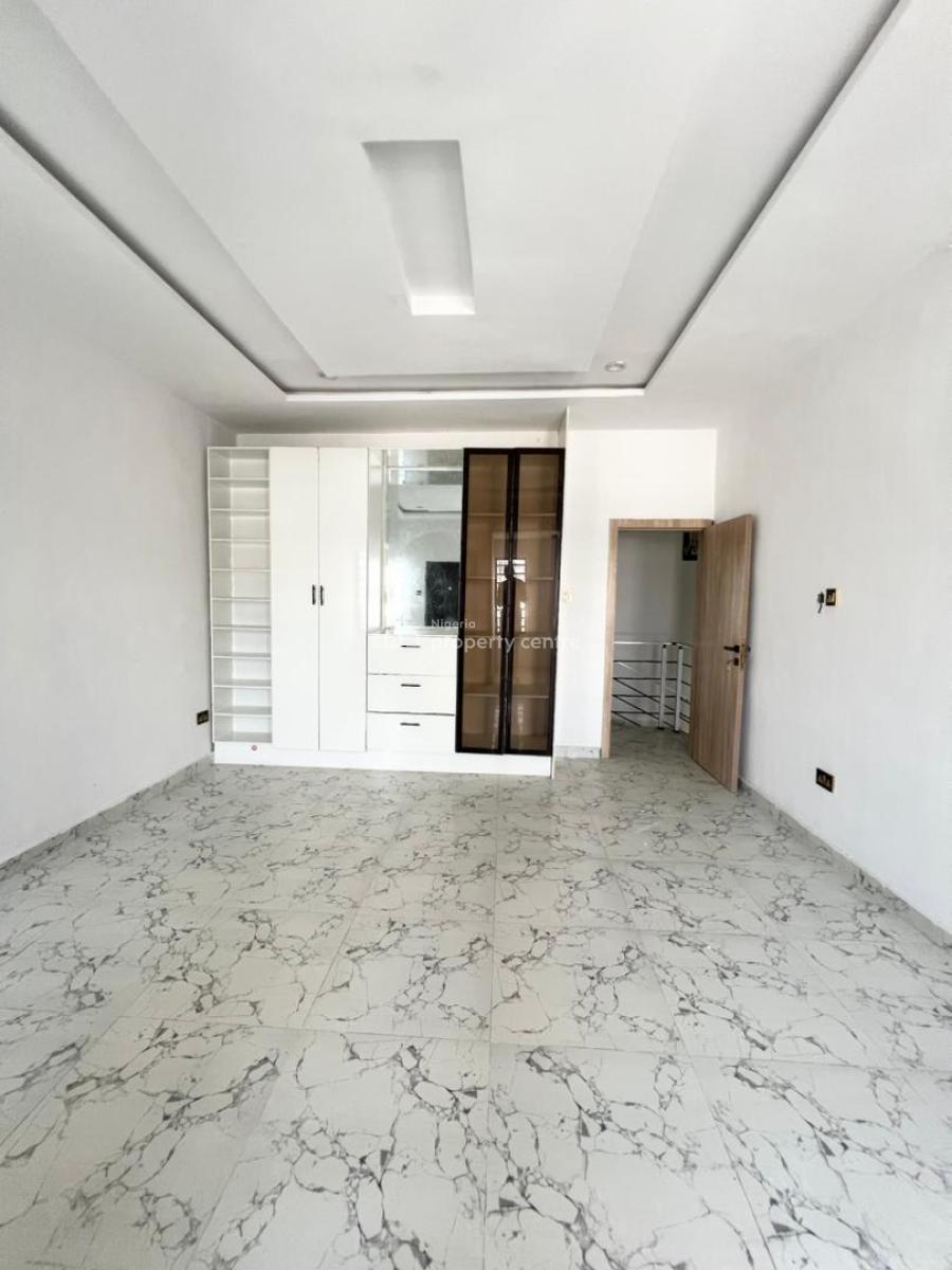 3 Bedroom Terrace with 2 Spacious Bqs, Lekki, Lagos, Terraced Duplex for Sale