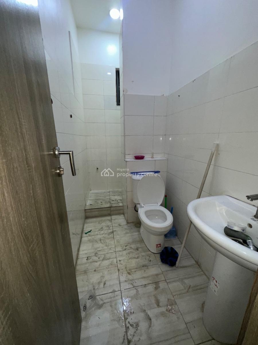 Specious 2bedroom Apartment with a Room Bq, Ocean Breeze Estate Ologolo, Lekki, Lagos, Flat / Apartment for Rent