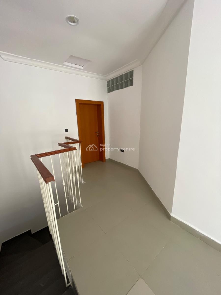 3 Bedroom Terrace Building, Osapa, Lekki, Lagos, Commercial Property for Rent