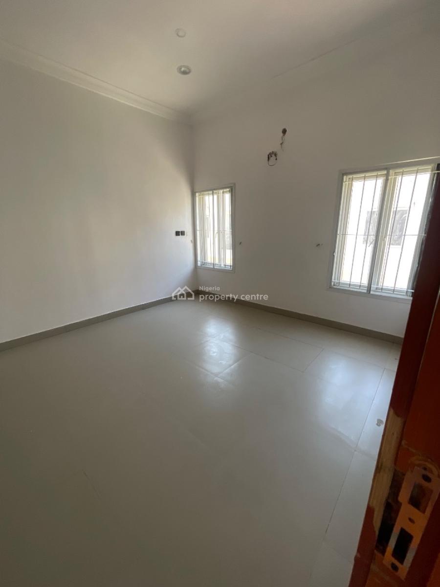 3 Bedroom Terrace Building, Osapa, Lekki, Lagos, Commercial Property for Rent