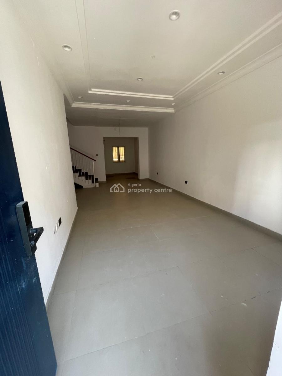 3 Bedroom Terrace Building, Osapa, Lekki, Lagos, Commercial Property for Rent