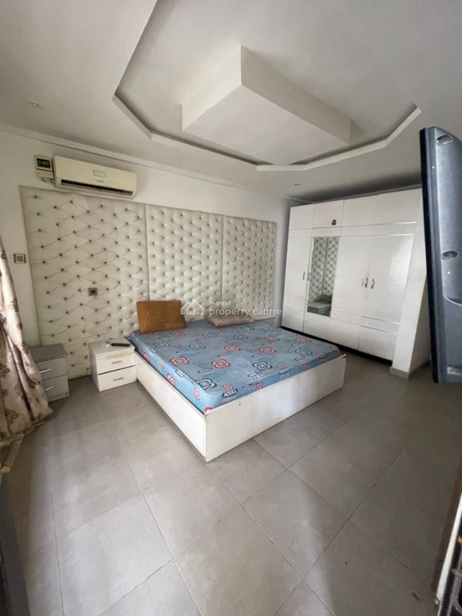 Spacious Room in a 3-bedroom Apartment, Ologolo, Lekki, Lagos, Flat / Apartment for Rent