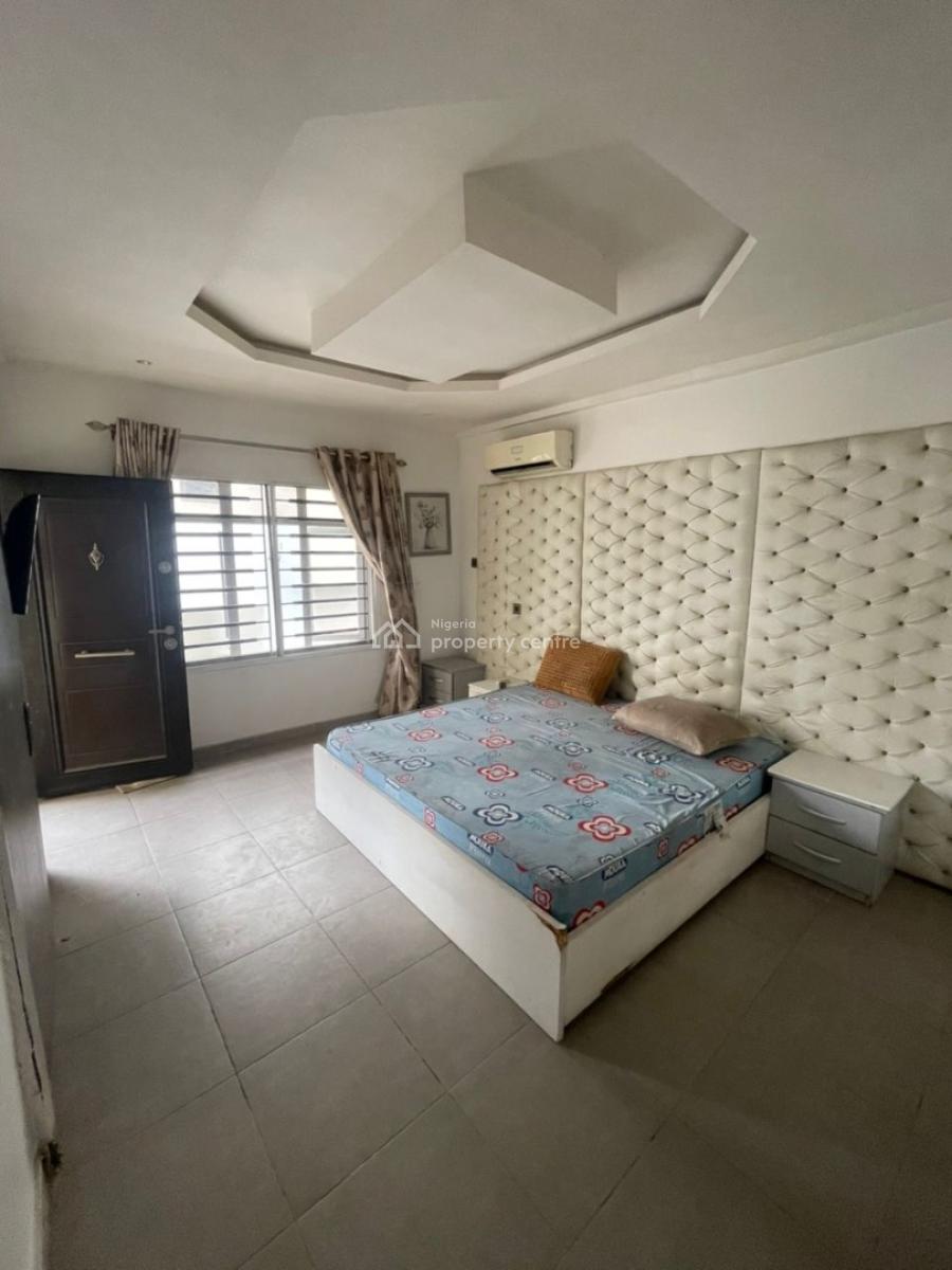 Spacious Room in a 3-bedroom Apartment, Ologolo, Lekki, Lagos, Flat / Apartment for Rent