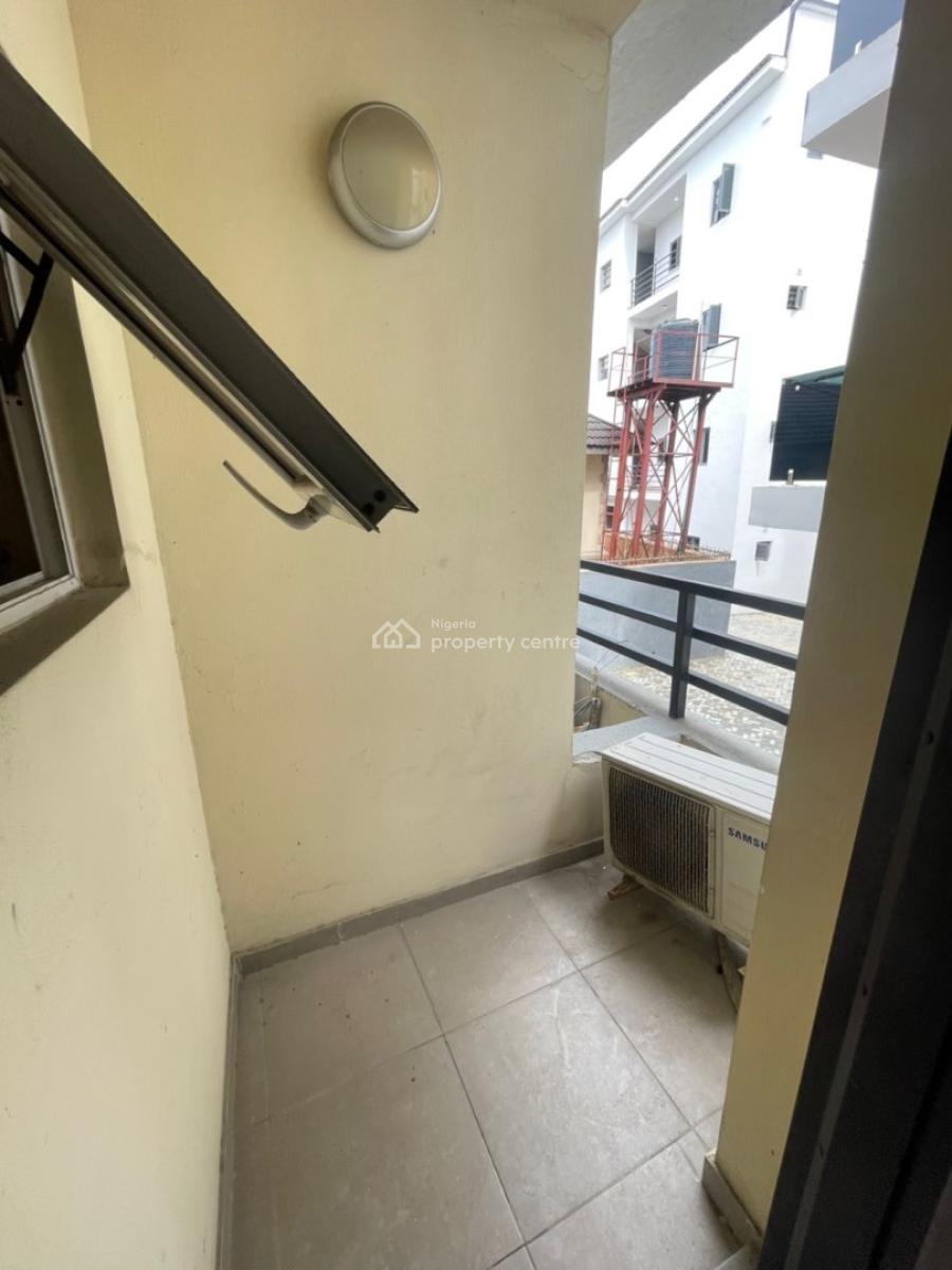 Spacious Room in a 3-bedroom Apartment, Ologolo, Lekki, Lagos, Flat / Apartment for Rent