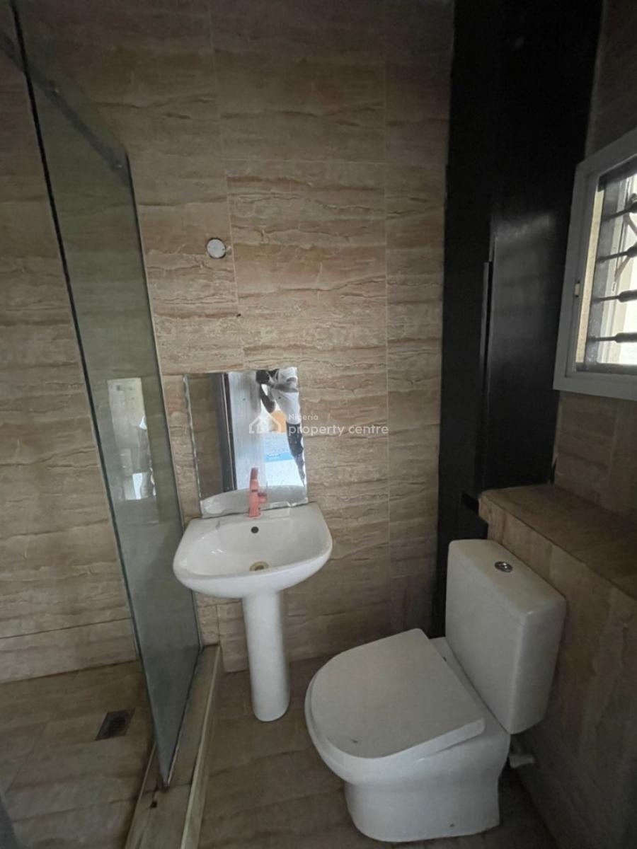 Spacious Room in a 3-bedroom Apartment, Ologolo, Lekki, Lagos, Flat / Apartment for Rent