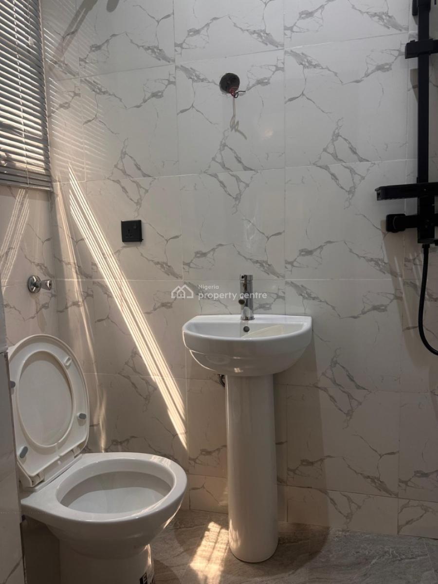 a Very Spacious 3bedroom Apartment, Lekki, Lagos, Flat / Apartment for Sale