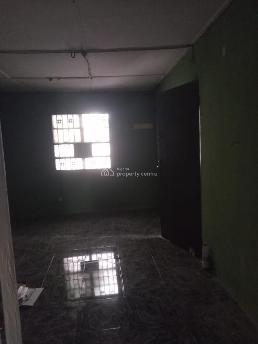 Spacious 2br First Floor Flat with Balcon, Atunrashe Estate Gbagada., Gbagada, Lagos, Flat / Apartment for Rent