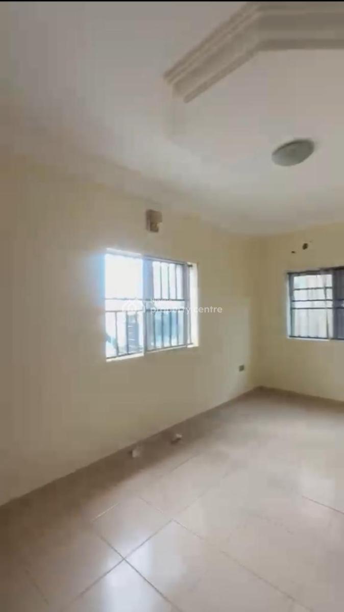 Lovely 3bedroom Flat, Olojudo Street Off Obalodu Via Adeshina Ijesha, Surulere, Lagos, Flat / Apartment for Rent