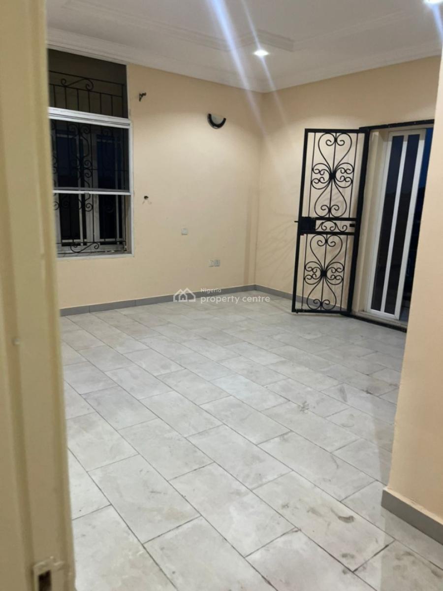 Spacious En-suite Masters Bedroom with Private Balcony in Chevron, Chevron Axis, Lekki, Lagos, Mini Flat (room and Parlour) for Rent
