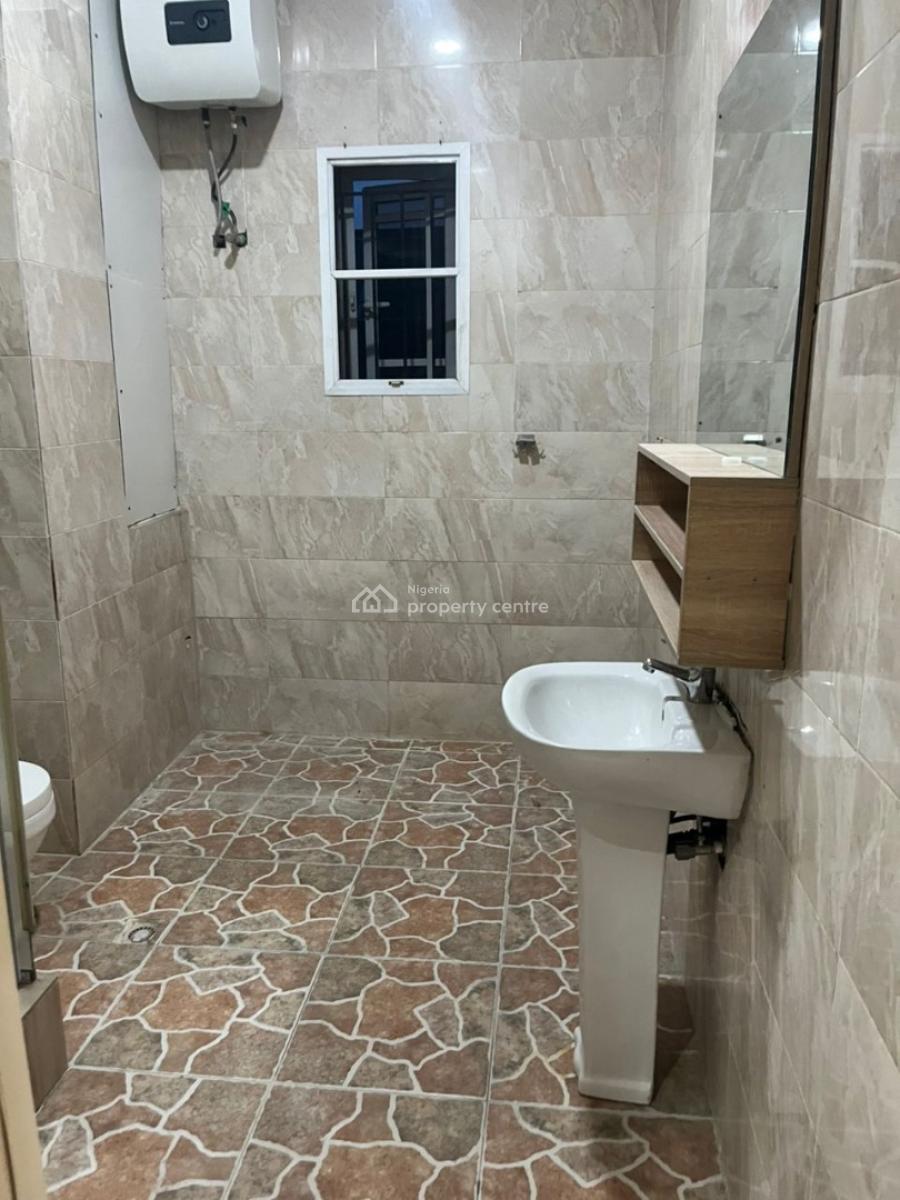 Spacious En-suite Masters Bedroom with Private Balcony in Chevron, Chevron Axis, Lekki, Lagos, Mini Flat (room and Parlour) for Rent