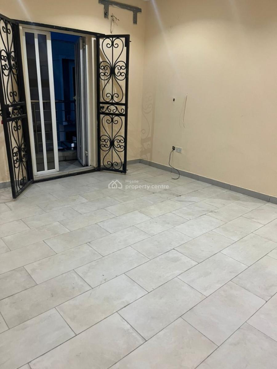 Spacious En-suite Masters Bedroom with Private Balcony in Chevron, Chevron Axis, Lekki, Lagos, Mini Flat (room and Parlour) for Rent