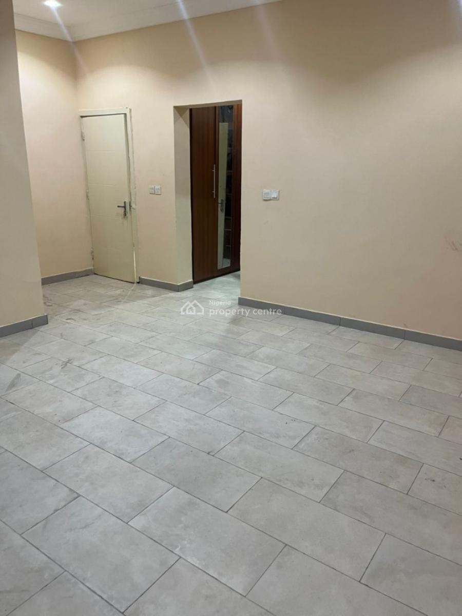 Spacious En-suite Masters Bedroom with Private Balcony in Chevron, Chevron Axis, Lekki, Lagos, Mini Flat (room and Parlour) for Rent