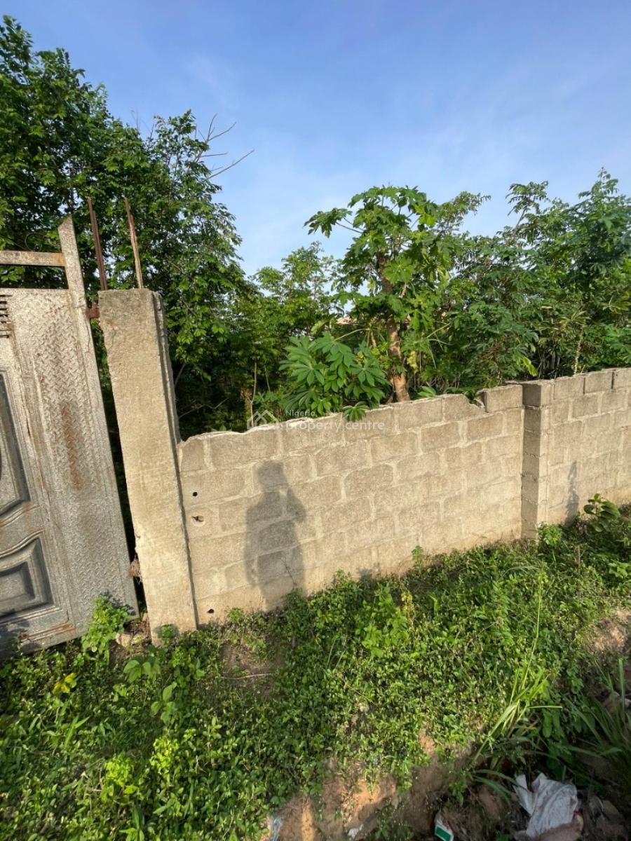 Full Plot of Land with a Structure of 2 Units of Mini Flats on It, Ikorodu, Lagos, Residential Land for Sale