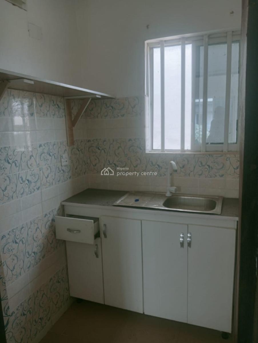 a Lovely Room Self Contain in a Secured Neighborhood, Olowoora Via Omole Phase2 Berger Lagos, Olowora, Magodo, Lagos, Self Contain (single Rooms) for Rent
