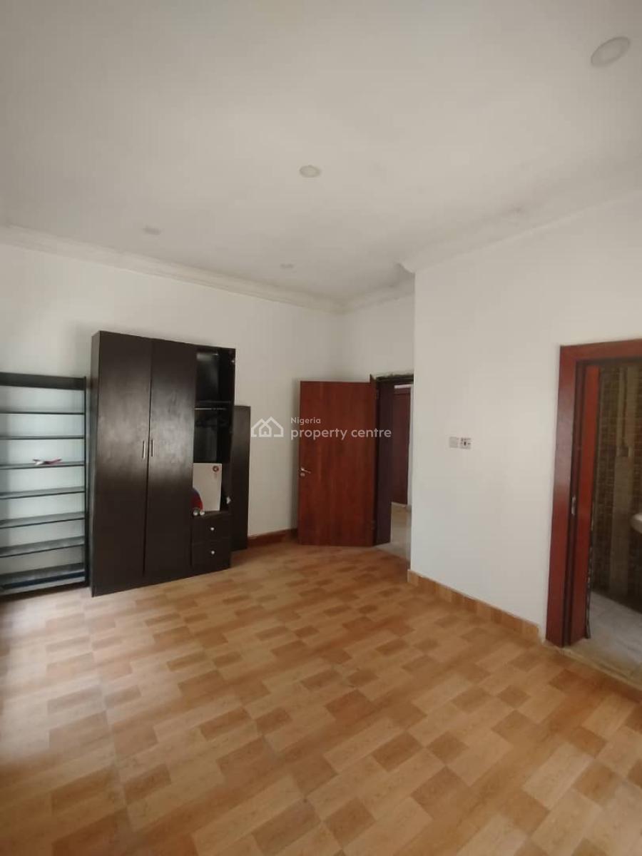 Well Standard 2 Bedroom Flat Tarred Road, Jahi, Abuja, Flat / Apartment for Rent