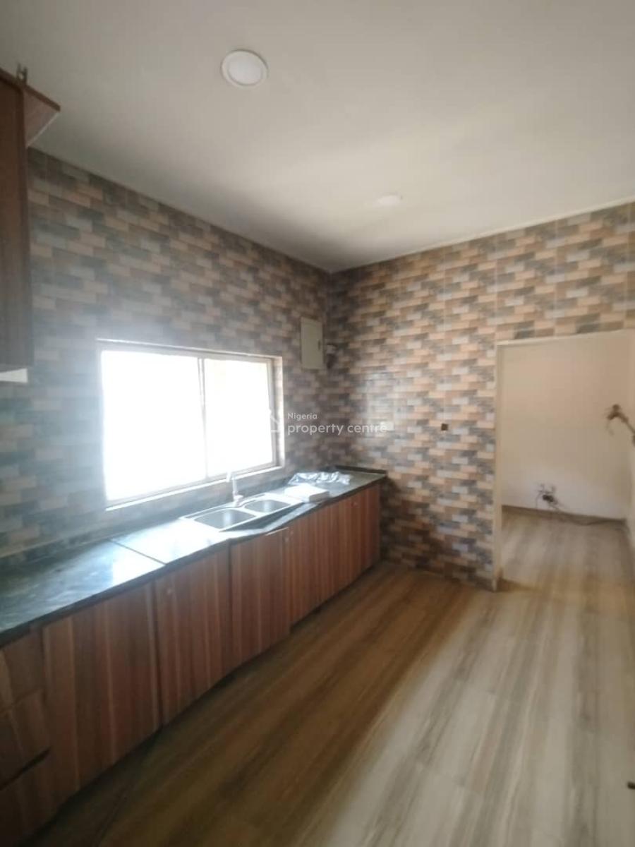 Well Standard 2 Bedroom Flat Tarred Road, Jahi, Abuja, Flat / Apartment for Rent