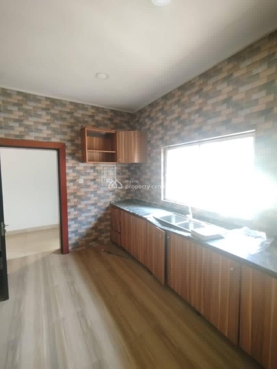 Well Standard 2 Bedroom Flat Tarred Road, Jahi, Abuja, Flat / Apartment for Rent