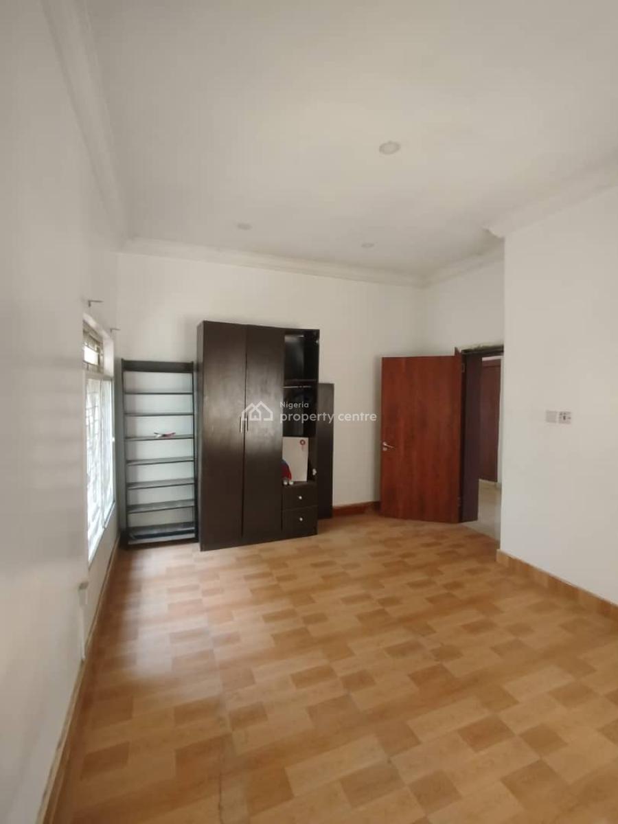 Well Standard 2 Bedroom Flat Tarred Road, Jahi, Abuja, Flat / Apartment for Rent