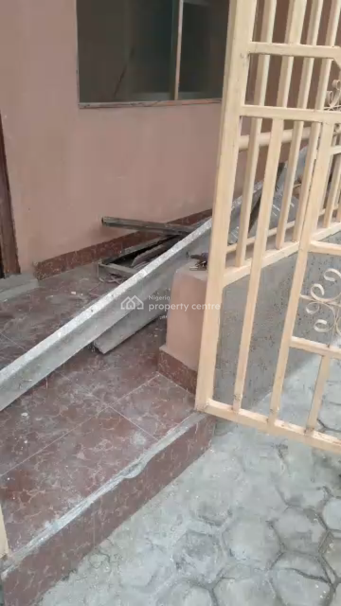 Lovely Massive 3brm Before, Ago Last Bus Stop Area Lagos, Ago Palace, Isolo, Lagos, Flat / Apartment for Rent