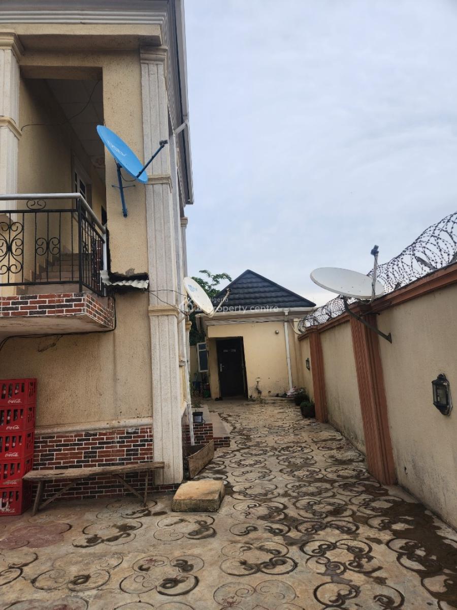 Mixed-use Strategic 6 Flats Near The Road, Adetokun Area Near Ologuneru Road Ibadan, Ologuneru, Ibadan, Oyo, House for Sale