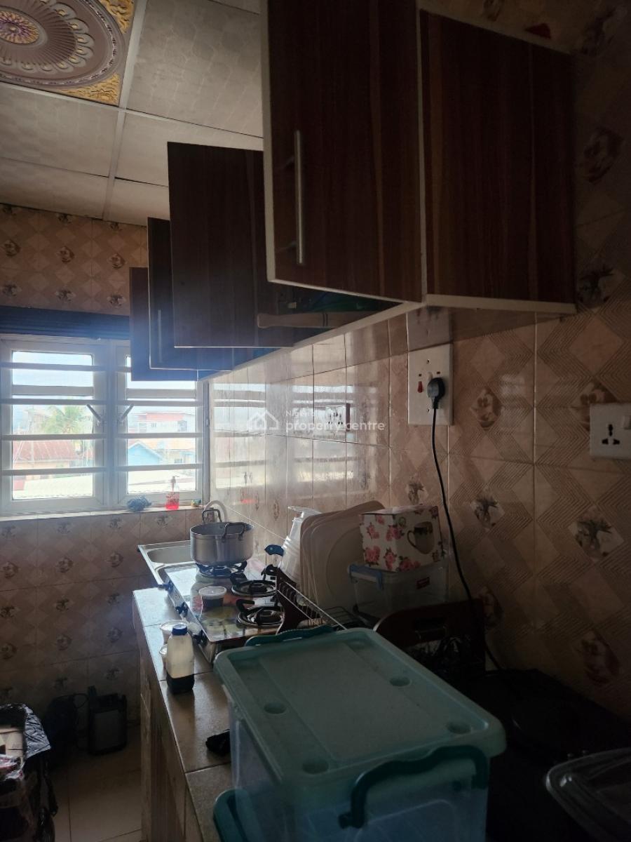 Mixed-use Strategic 6 Flats Near The Road, Adetokun Area Near Ologuneru Road Ibadan, Ologuneru, Ibadan, Oyo, House for Sale