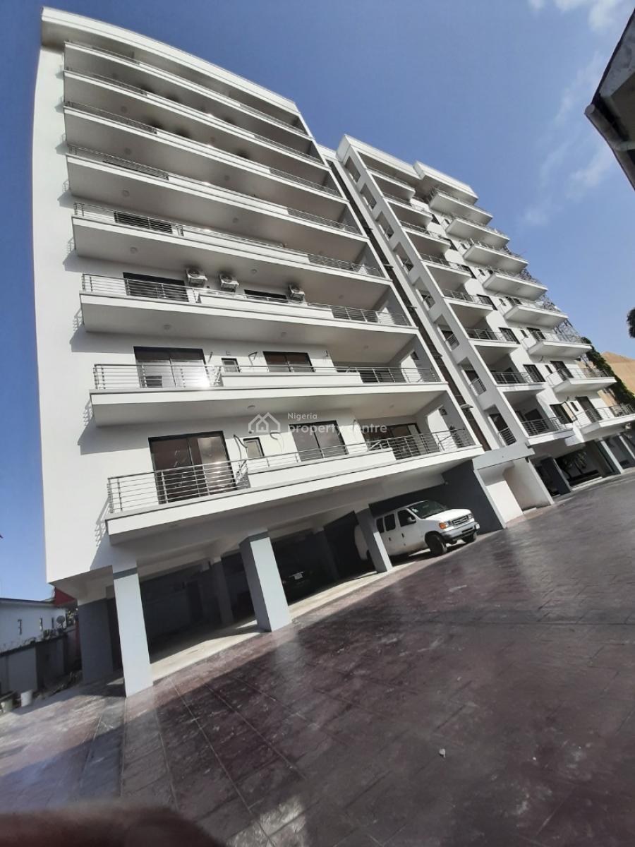 Serviced with 24/7 Power Supply 3 Bedroom En-suite Flat with an Enclos, Victoria Island (vi), Lagos, Flat / Apartment for Rent