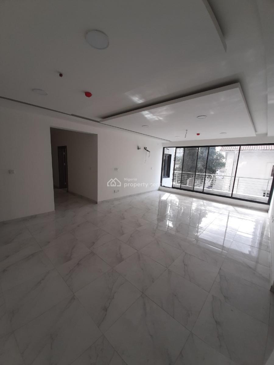 Serviced with 24/7 Power Supply 3 Bedroom En-suite Flat with an Enclos, Victoria Island (vi), Lagos, Flat / Apartment for Rent