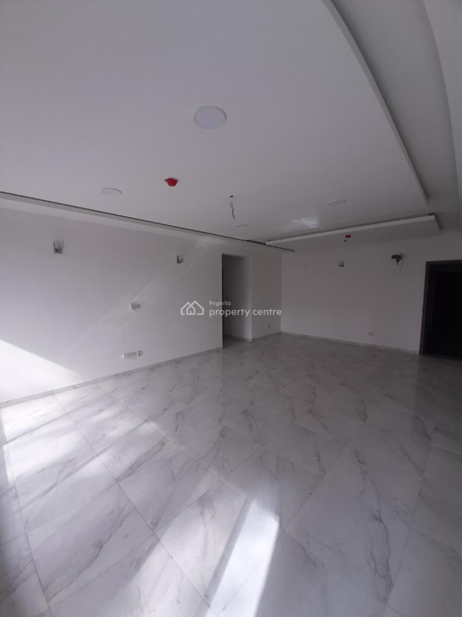 Serviced with 24/7 Power Supply 3 Bedroom En-suite Flat with an Enclos, Victoria Island (vi), Lagos, Flat / Apartment for Rent