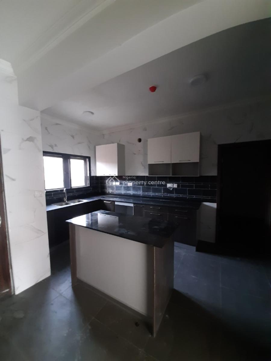 Serviced with 24/7 Power Supply 3 Bedroom En-suite Flat with an Enclos, Victoria Island (vi), Lagos, Flat / Apartment for Rent