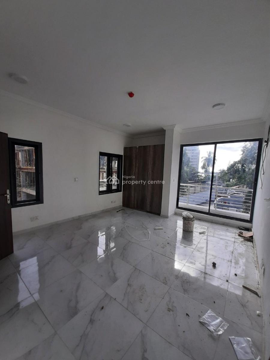 Serviced with 24/7 Power Supply 3 Bedroom En-suite Flat with an Enclos, Victoria Island (vi), Lagos, Flat / Apartment for Rent