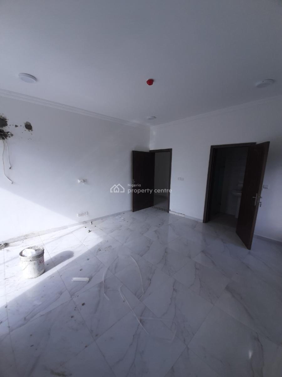 Serviced with 24/7 Power Supply 3 Bedroom En-suite Flat with an Enclos, Victoria Island (vi), Lagos, Flat / Apartment for Rent