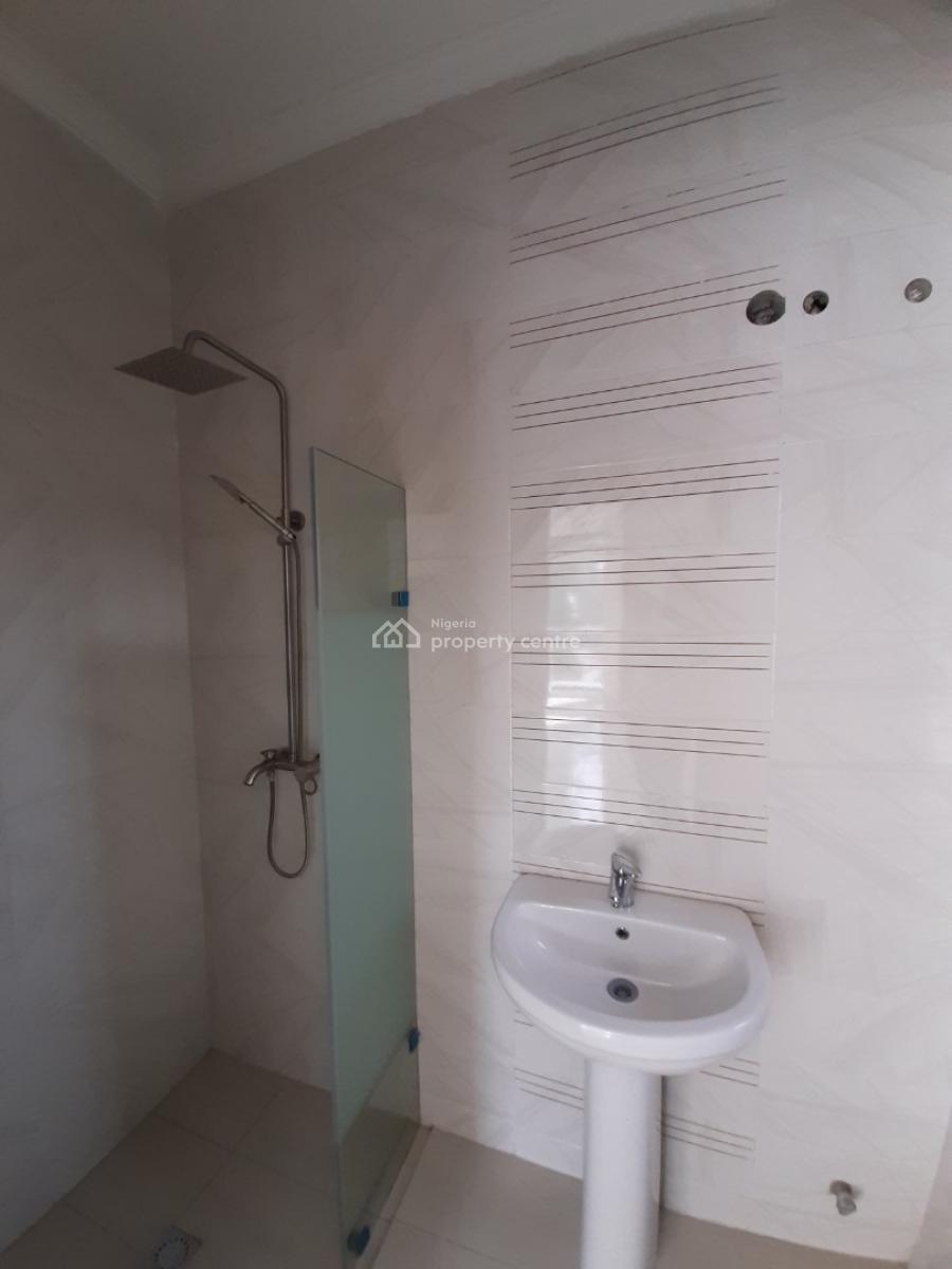 Serviced with 24/7 Power Supply 3 Bedroom En-suite Flat with an Enclos, Victoria Island (vi), Lagos, Flat / Apartment for Rent