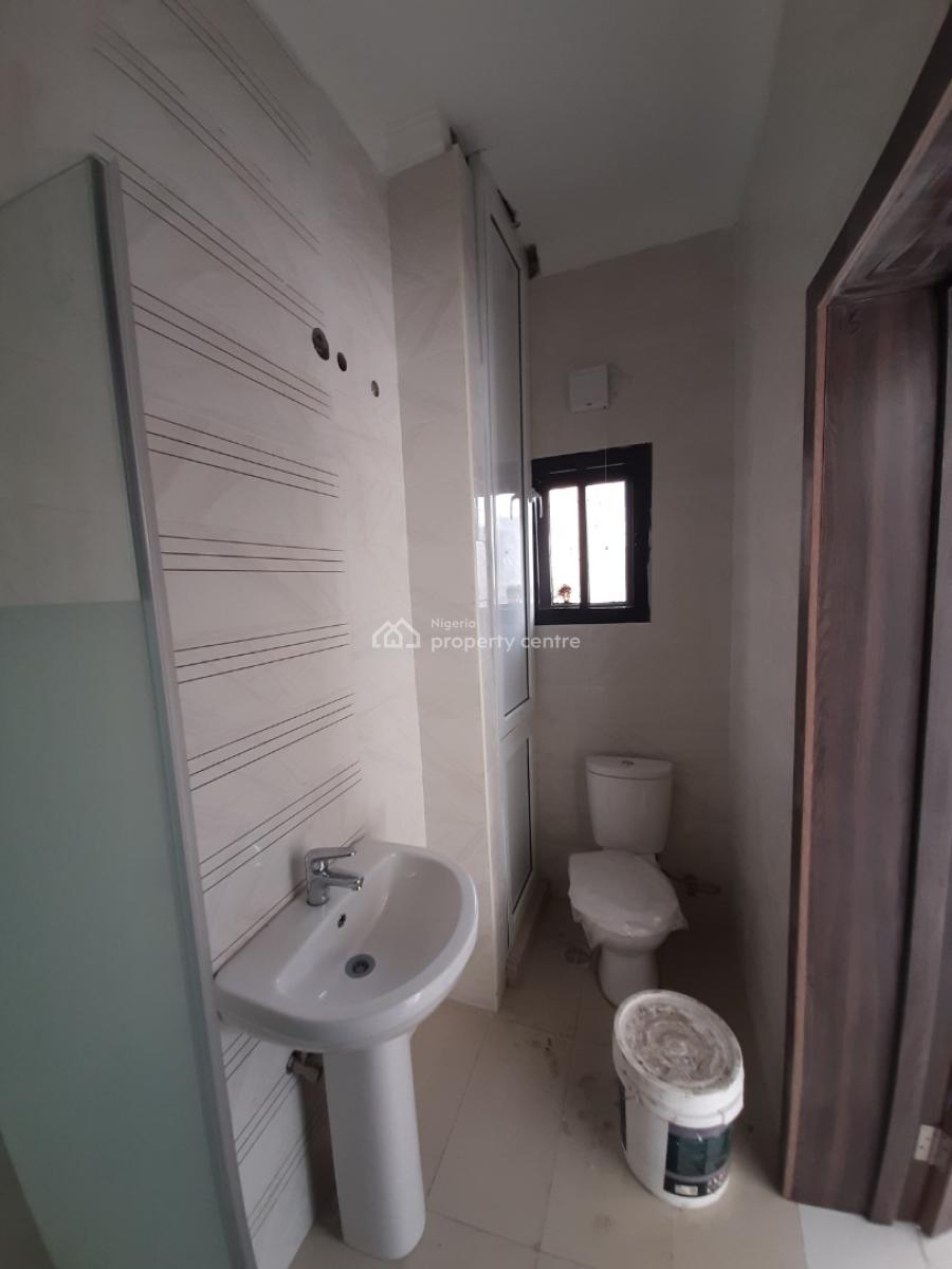Serviced with 24/7 Power Supply 3 Bedroom En-suite Flat with an Enclos, Victoria Island (vi), Lagos, Flat / Apartment for Rent