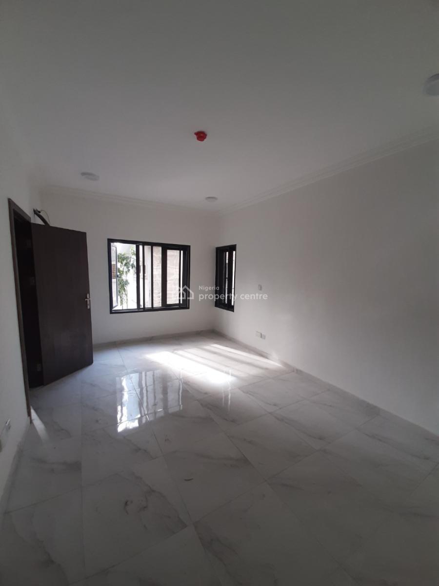 Serviced with 24/7 Power Supply 3 Bedroom En-suite Flat with an Enclos, Victoria Island (vi), Lagos, Flat / Apartment for Rent