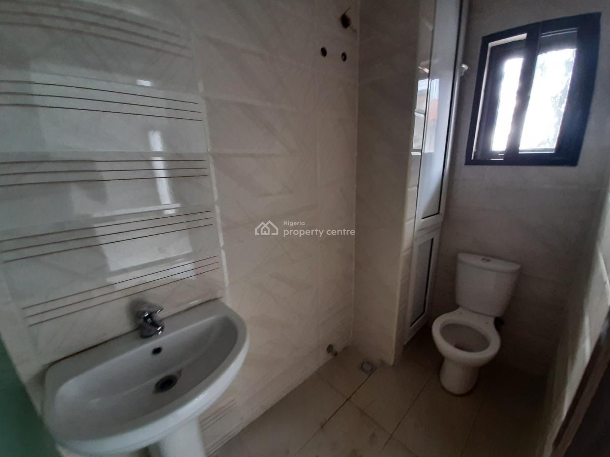 Serviced with 24/7 Power Supply 3 Bedroom En-suite Flat with an Enclos, Victoria Island (vi), Lagos, Flat / Apartment for Rent